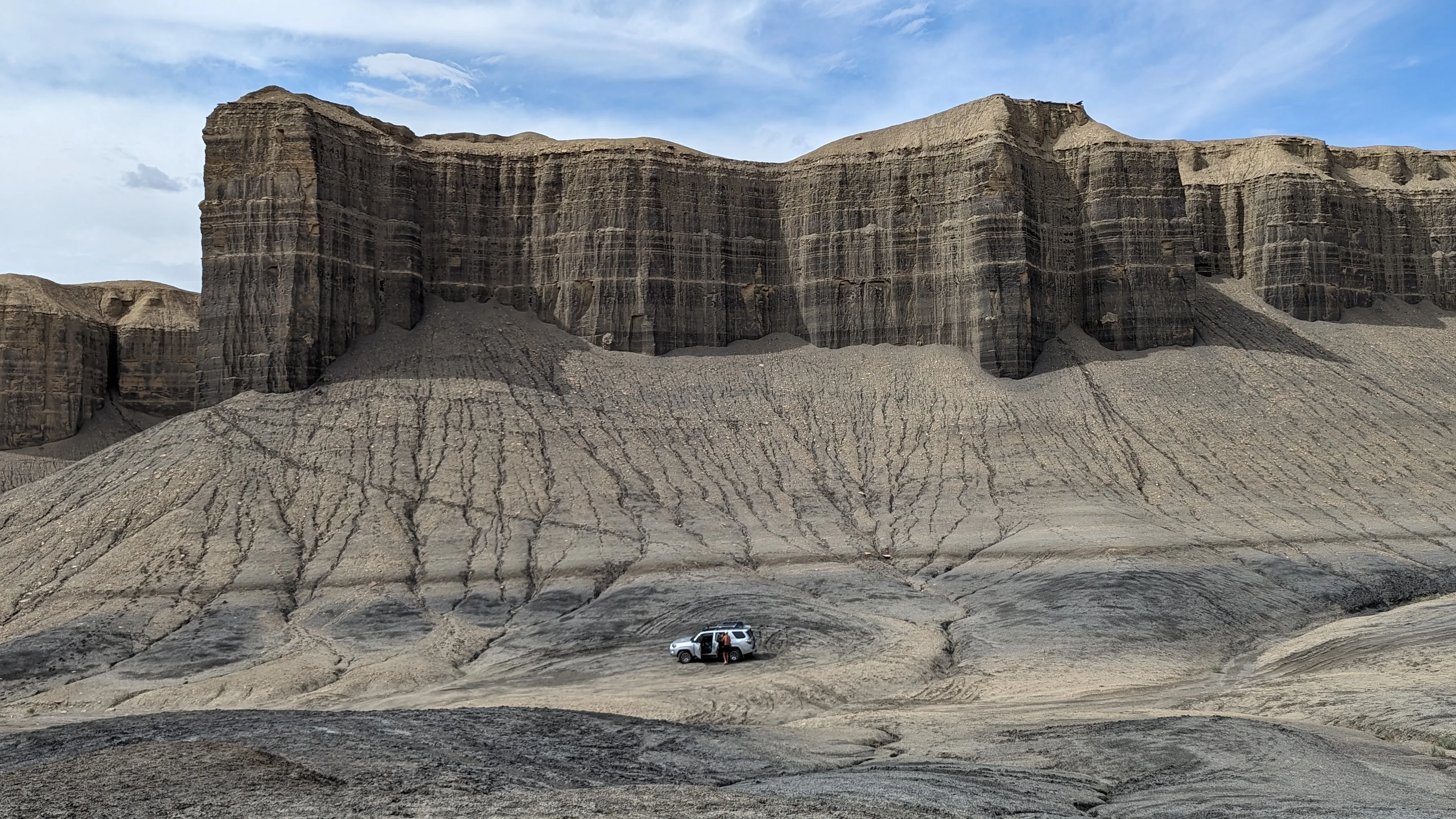 Parking for the hike up to Long Dong Silver 