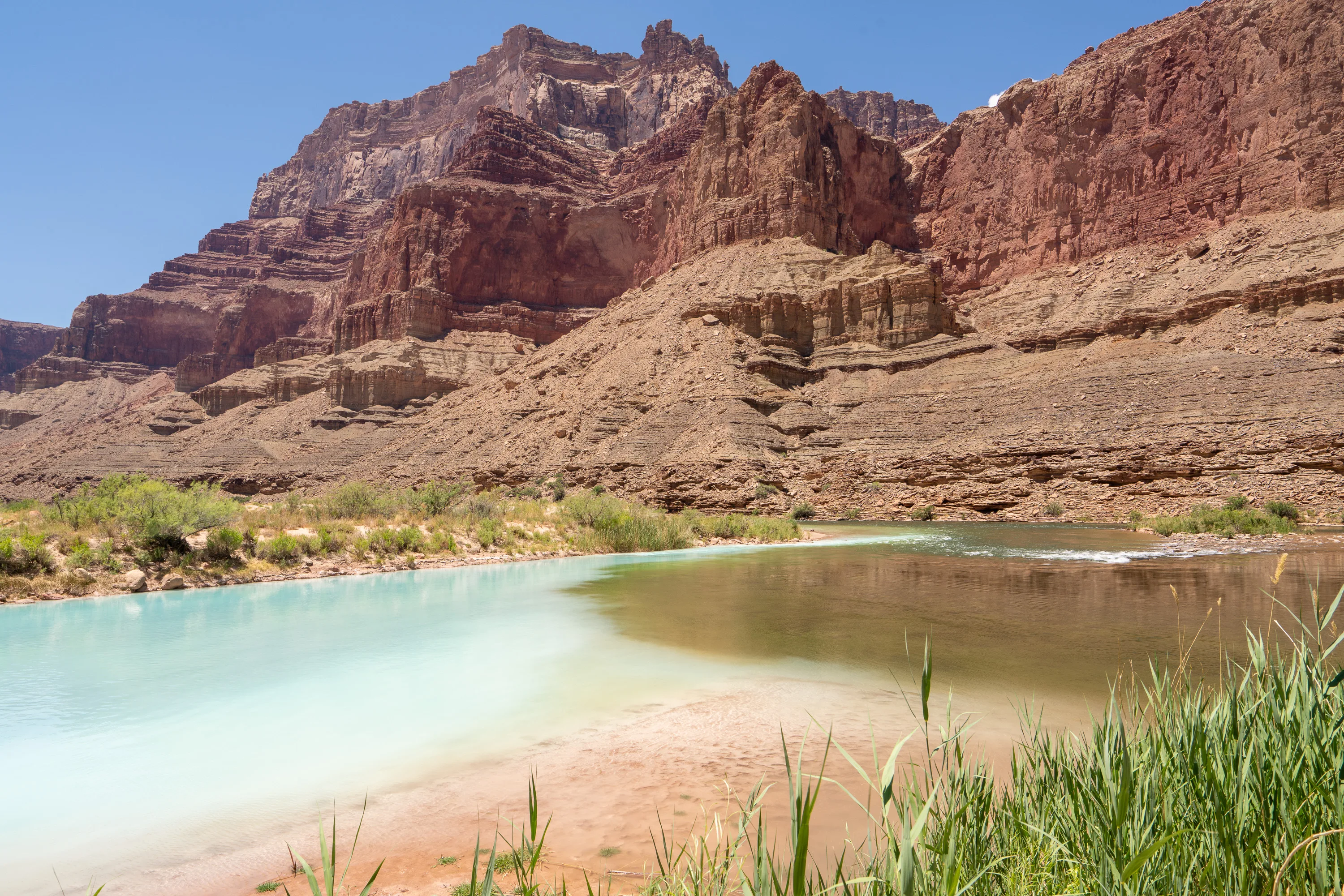 Transition from emerald green to cobalt blue