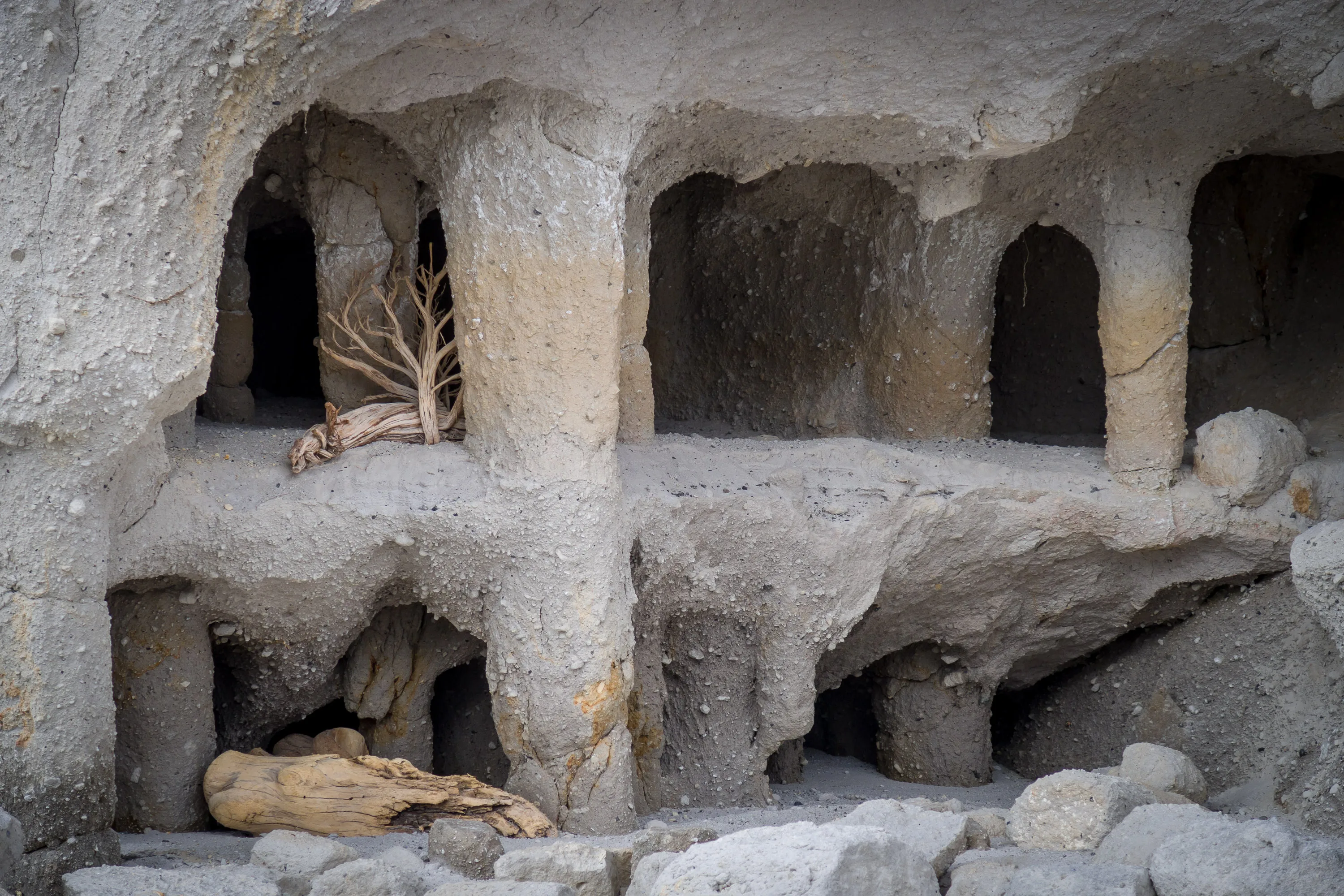 Horizontals among the Vertical