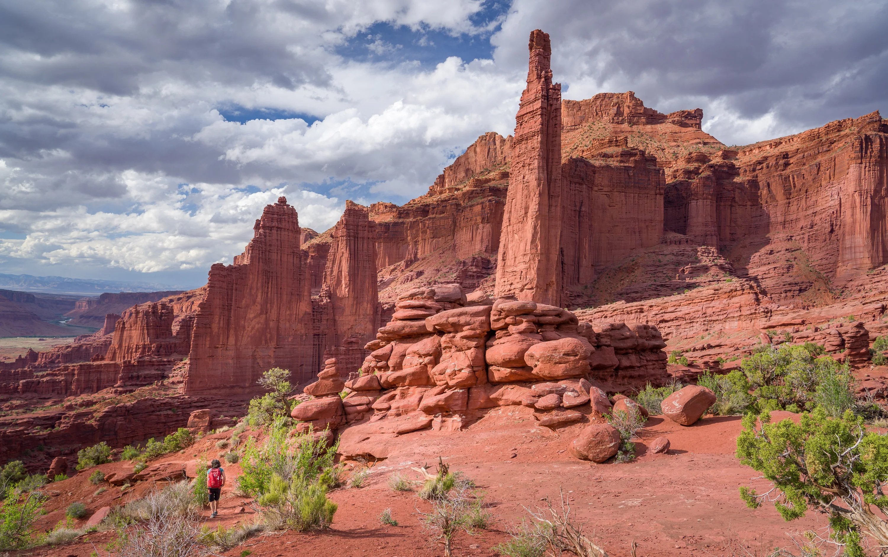 The hike back along the Fisher Towers trail